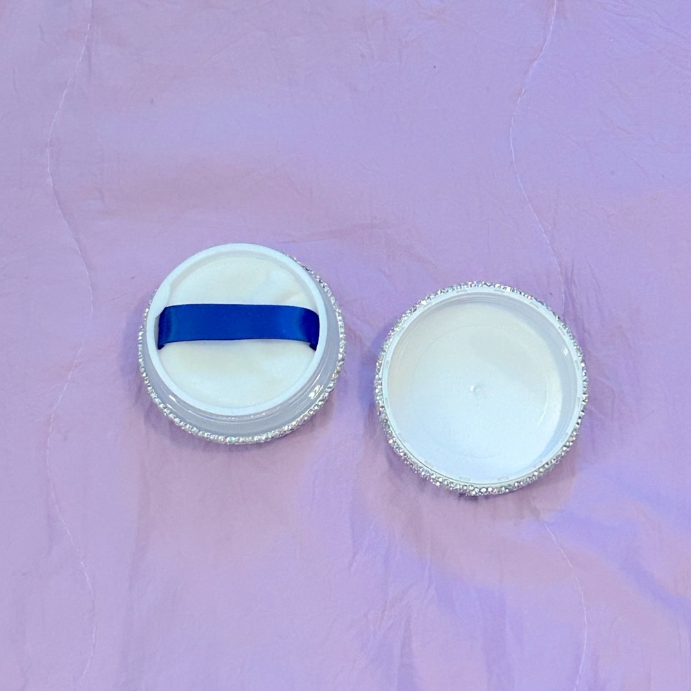 Hello Kitty Powder Case - Picture 4 of 4
